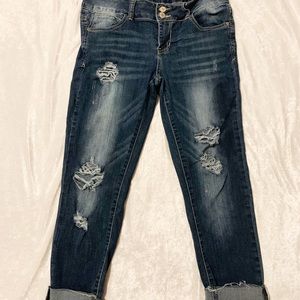 🍒 Almost Famous Size 9 Jeans 🍒